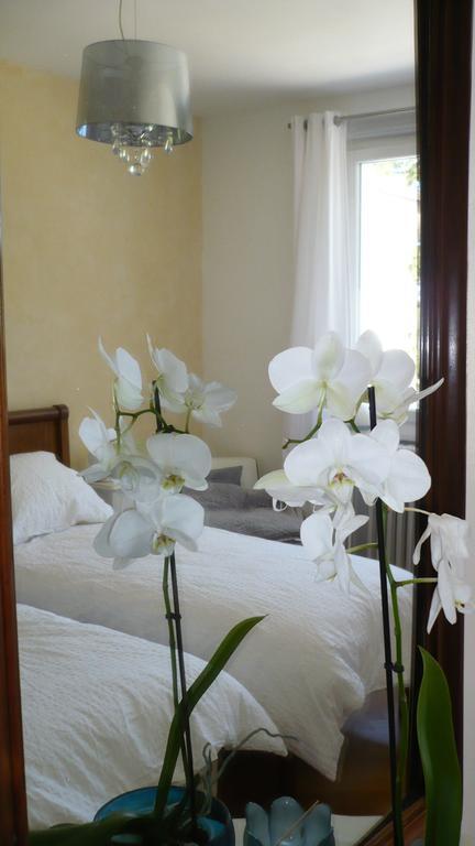 Bed and Breakfast La Maison De Roussille Francheville  Zimmer foto