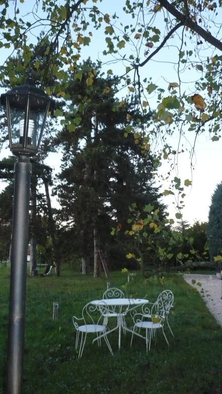 Bed and Breakfast La Maison De Roussille Francheville  Exterior foto